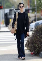 27890637_Lindsey-Wixson-Shopping-in-Los-