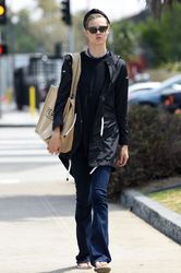 27890645_Lindsey-Wixson-Shopping-in-Los-
