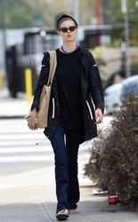 27890647_Lindsey-Wixson-Shopping-in-Los-