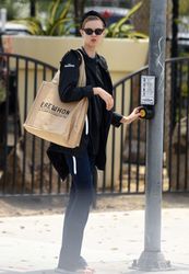 27890648_Lindsey-Wixson-Shopping-in-Los-