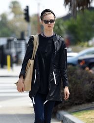 27890649_Lindsey-Wixson-Shopping-in-Los-