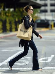 27890652_Lindsey-Wixson-Shopping-in-Los-