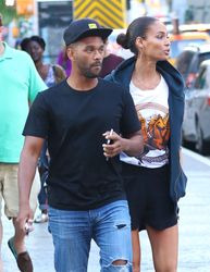 27966415_Joan-Smalls-Have-lunch-at-Mr-Ch