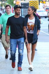 27966420_Joan-Smalls-Have-lunch-at-Mr-Ch