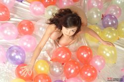Yu Hi - Balloons-i5d8j5tmm7.jpg