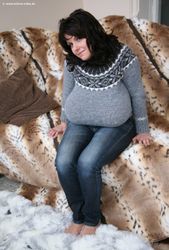 Milena V - Cosy Sweater and Fur25eq2jeg63.jpg