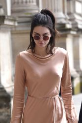 28103543_Kendall-Jenner--Out-in-Paris-03