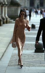 28103546_Kendall-Jenner--Out-in-Paris-06