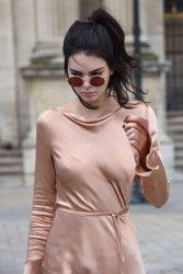 28103548_Kendall-Jenner--Out-in-Paris-08