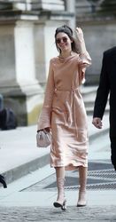 28103549_Kendall-Jenner--Out-in-Paris-09