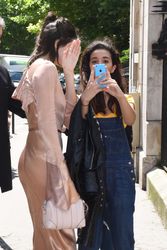 28103553_Kendall-Jenner--Out-in-Paris-13