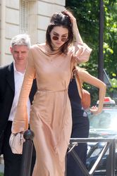 28103556_Kendall-Jenner--Out-in-Paris-16