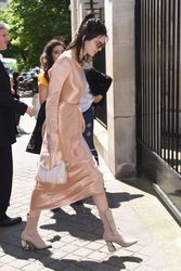 28103565_Kendall-Jenner--Out-in-Paris-25