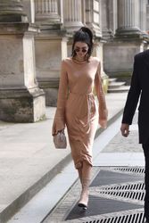 28103567_Kendall-Jenner--Out-in-Paris-27