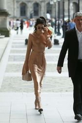 28103569_Kendall-Jenner--Out-in-Paris-29