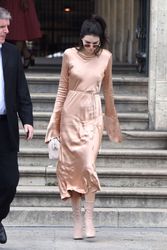 28103573_Kendall-Jenner--Out-in-Paris-33