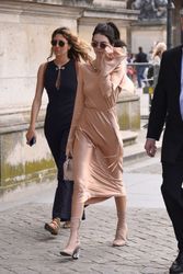 28103575_Kendall-Jenner--Out-in-Paris-35