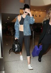 28247268_Kendall-Jenner--Arriving-at-LAX
