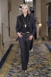 30727982_RUNWAY_CHANEL_PRE_FW17_SOOJ.jpg