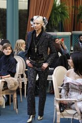 30727983_RUNWAY_CHANEL_PRE_FW17_SOOJ2.jp