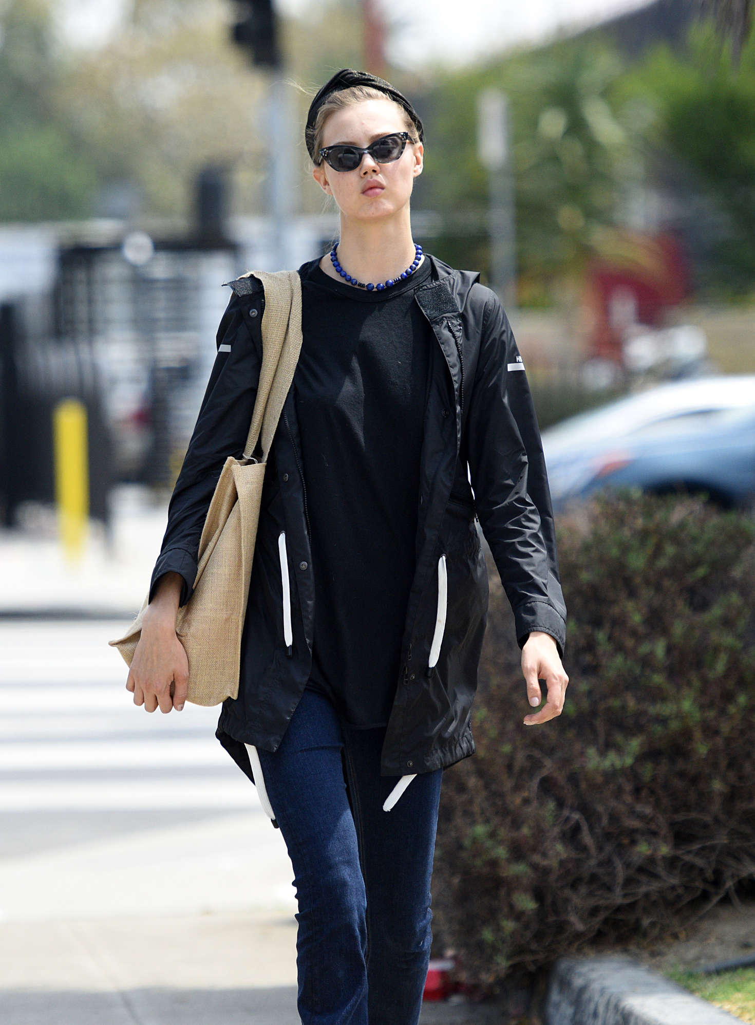 Lindsey Wixson Shopping in Los Angeles 01