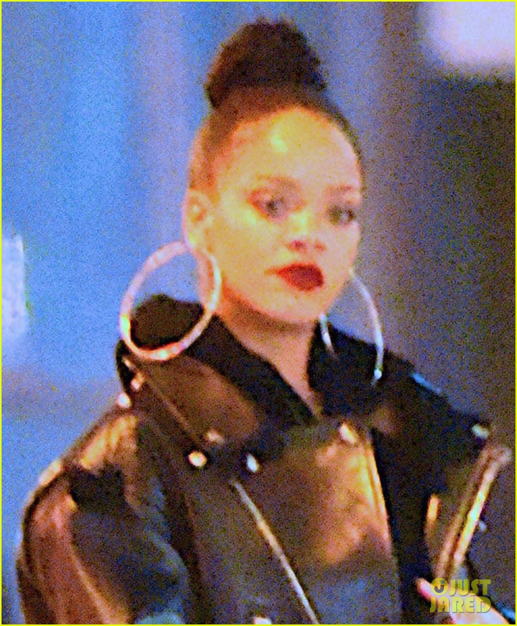 rihanna is hot biker chick in leather 03