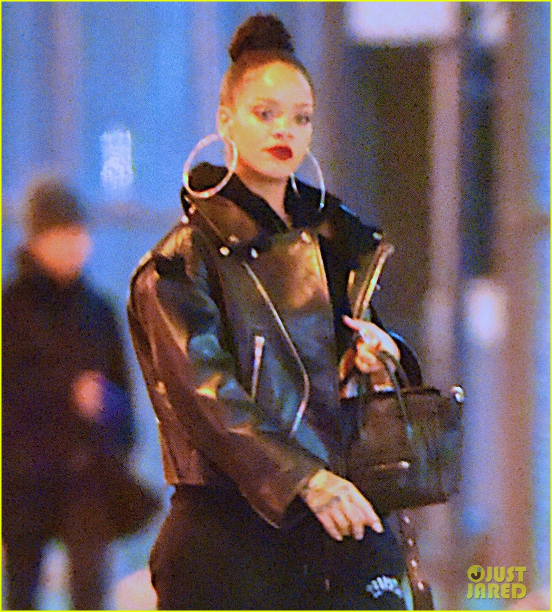 rihanna is hot biker chick in leather 05